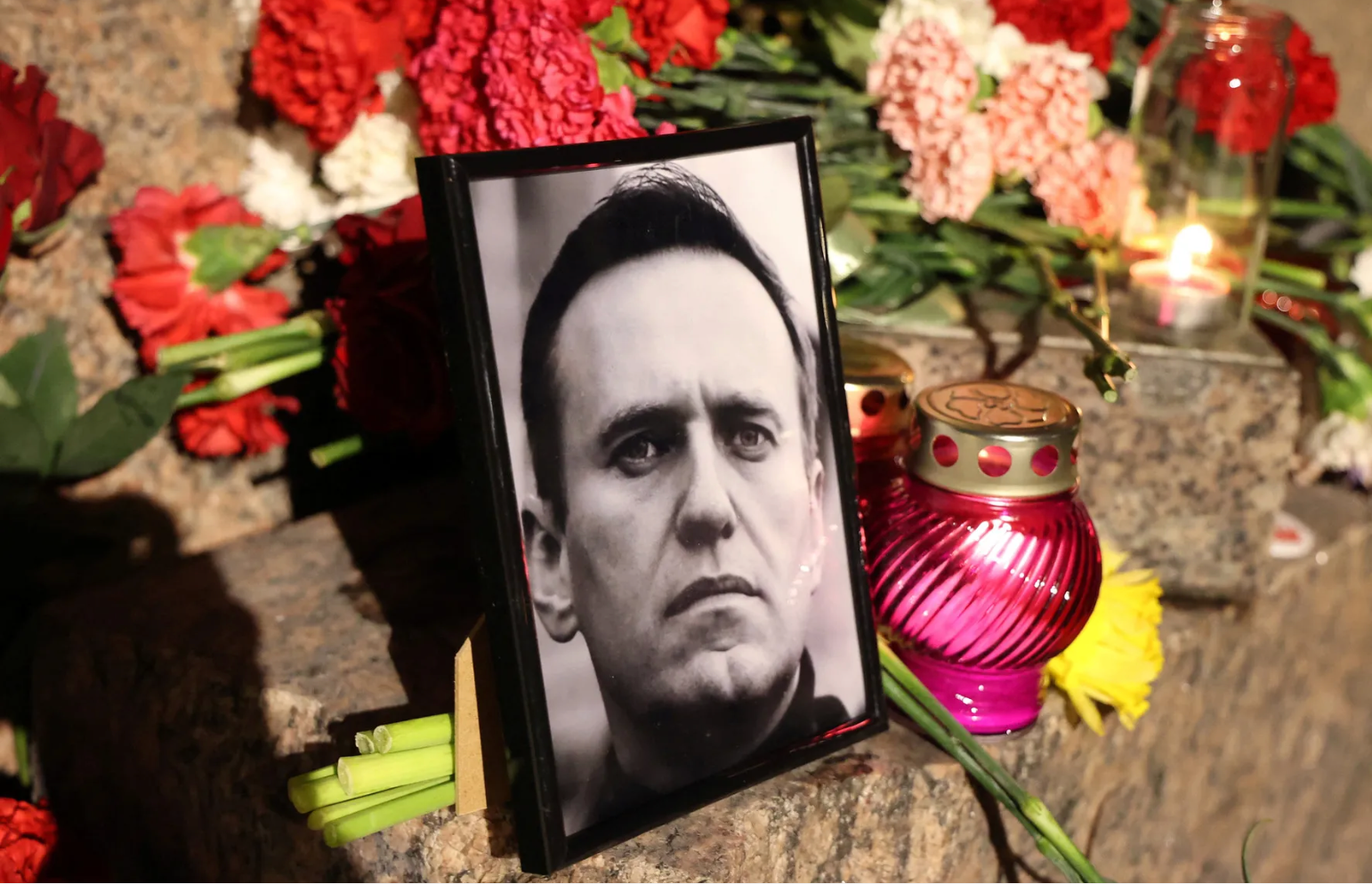 ОХУ-ын сөрөг хүчний удирдагч агсан Навалны үхлийн нууц тайлагдав уу